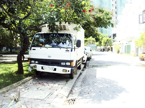 Hành lang công viên thành bãi đậu xe