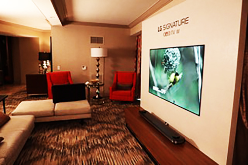 Signature OLED TV W có bề dày chỉ 2,57 mm vô cùng ấn tượng