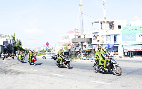 Lực lượng Công an huyện Vạn Ninh ra quân trấn áp tội phạm