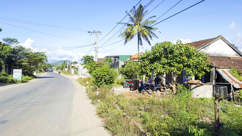 Người dân dọc tuyến Tỉnh lộ 5: Gặp khó vì vướng quy hoạch