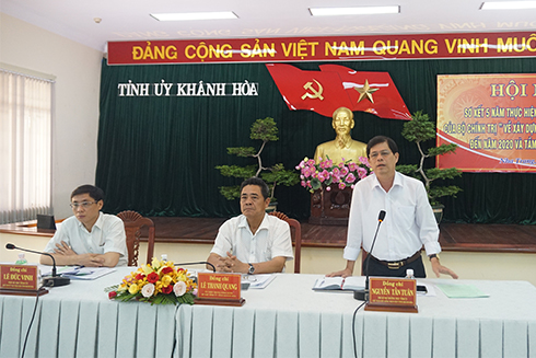 Thường trực Tỉnh ủy chủ trì hội nghị.