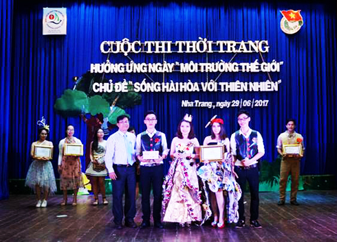Thi thời trang từ rác thải tái chế