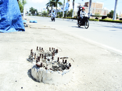 "Chông" trên vỉa hè