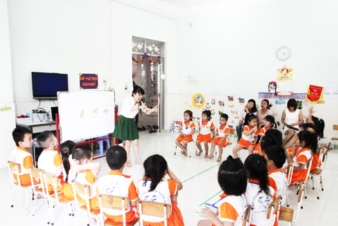 Cho trẻ mầm non làm quen với tiếng Anh: Sẽ mở rộng thêm nhiều trường
