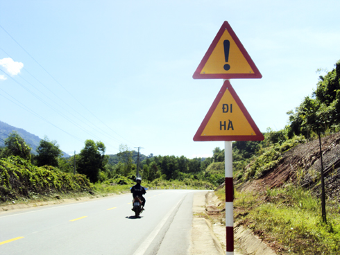 Nên chỉnh trang lại biển báo