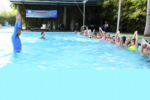 Swimming class held by Nha Trang City Youth Union