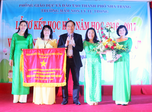 Giữ vững danh hiệu trong sạch, vững mạnh