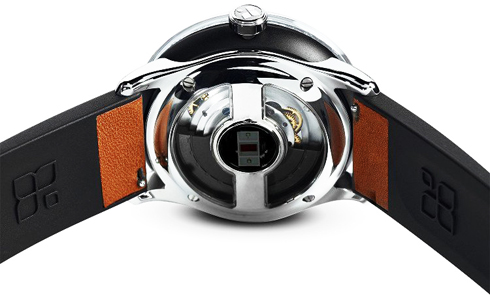 Đồng hồ thông minh tự sạc đầu tiên trên thế giới