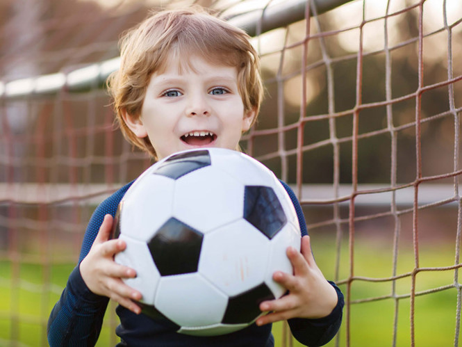 Bóng đá tốt cho xương trẻ vị thành niên