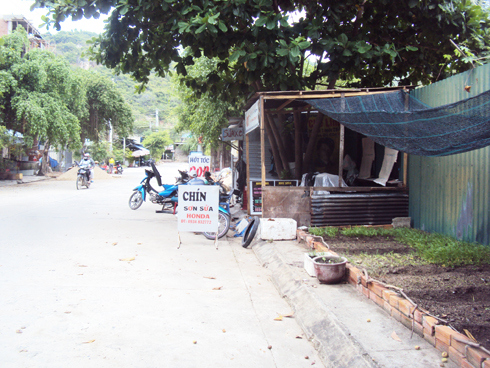 Còn đâu vỉa hè