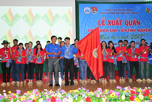 Đoàn trường Đại học Nha Trang xuất quân chiến dịch tình nguyện Mùa hè xanh