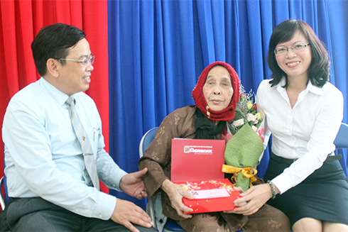 Nhận phụng dưỡng mẹ Việt Nam anh hùng Đặng Thị Đương đến cuối đời