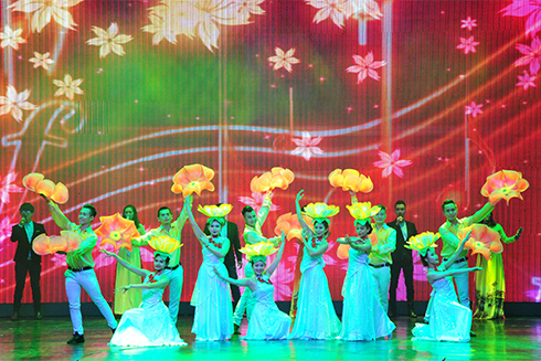 Chương trình nghệ thuật Sống như những đóa hoa: Gây quỹ được 180 triệu đồng