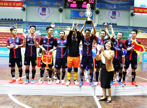 Đội bóng Đông Hải giành chức vô địch