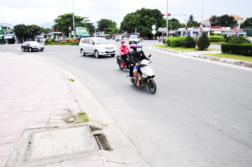 Nút giao Quốc lộ 1 -  đường Đinh Tiên Hoàng  tại thị trấn Cam Đức