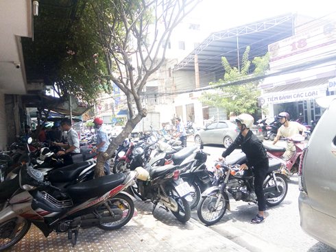 Một cảnh để xe trên đường Yết Kiêu