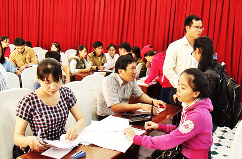  Thí sinh nộp hồ sơ đăng ký xét tuyển tại Trường Đại học Nha Trang