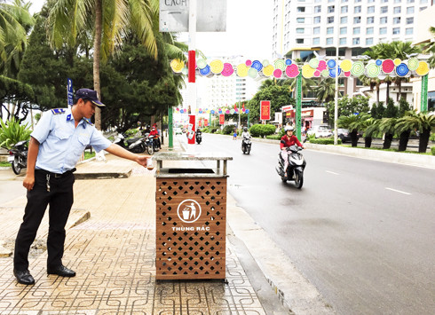 Thùng rác được lắp đặt trên đường Trần Phú