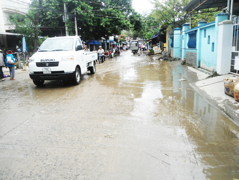 Cần nâng cấp đường Trung tâm xã Vĩnh Thạnh