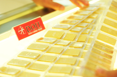 Giá vàng trong nước sụt giảm