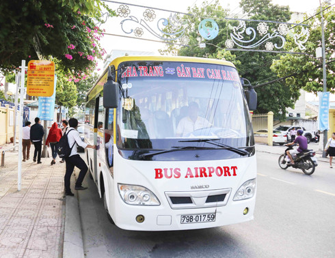 Xe buýt chạy tuyến Nha Trang - sân bay Cam Ranh và ngược lại