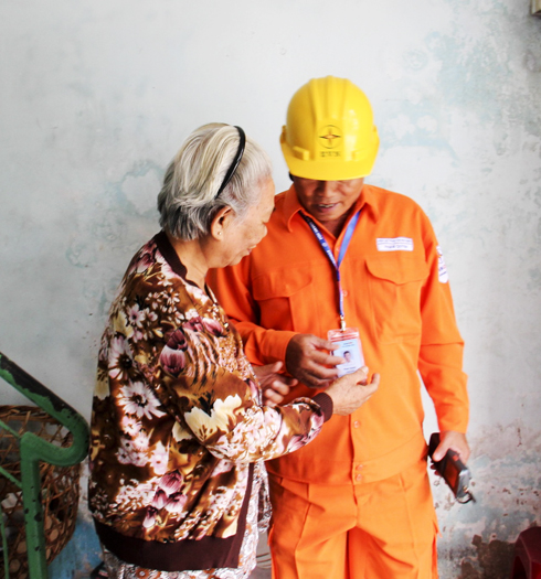 Cảnh giác với chiêu trò giả công nhân ngành điện để lừa đảo