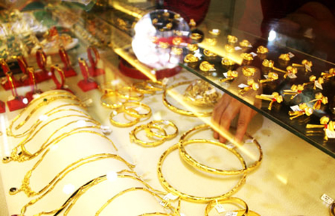 Giá vàng hôm nay 2/8: Giảm từ đỉnh cao