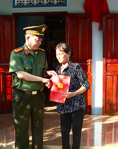 Công an tỉnh trao nhà tình nghĩa cho 2 gia đình liệt sĩ