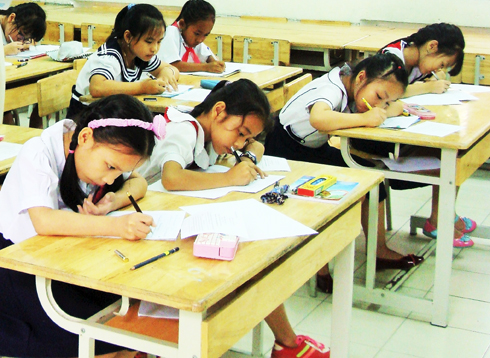 Không nên cho con học chữ sớm