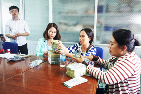 Chi trả tiền bồi thường, hỗ trợ cho 4 hộ bị sập nhà