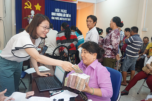 Chi trả tiền bồi thường, hỗ trợ cho các hộ dân bị cháy nhà ở cồn Nhất Trí