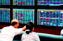 Phiên chiều 10/8: chỉ số 2 sàn giảm nhẹ