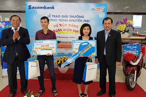 Sacombank Khánh Hòa: Trao giải thưởng cho khách hàng