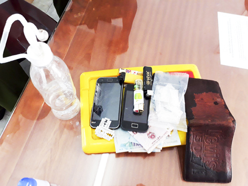 Ma túy, dụng cụ sử dụng ma túy đá và nhiều đồ vật của tội phạm ma túy  bị lực lượng Công an TP. Cam Ranh thu giữ