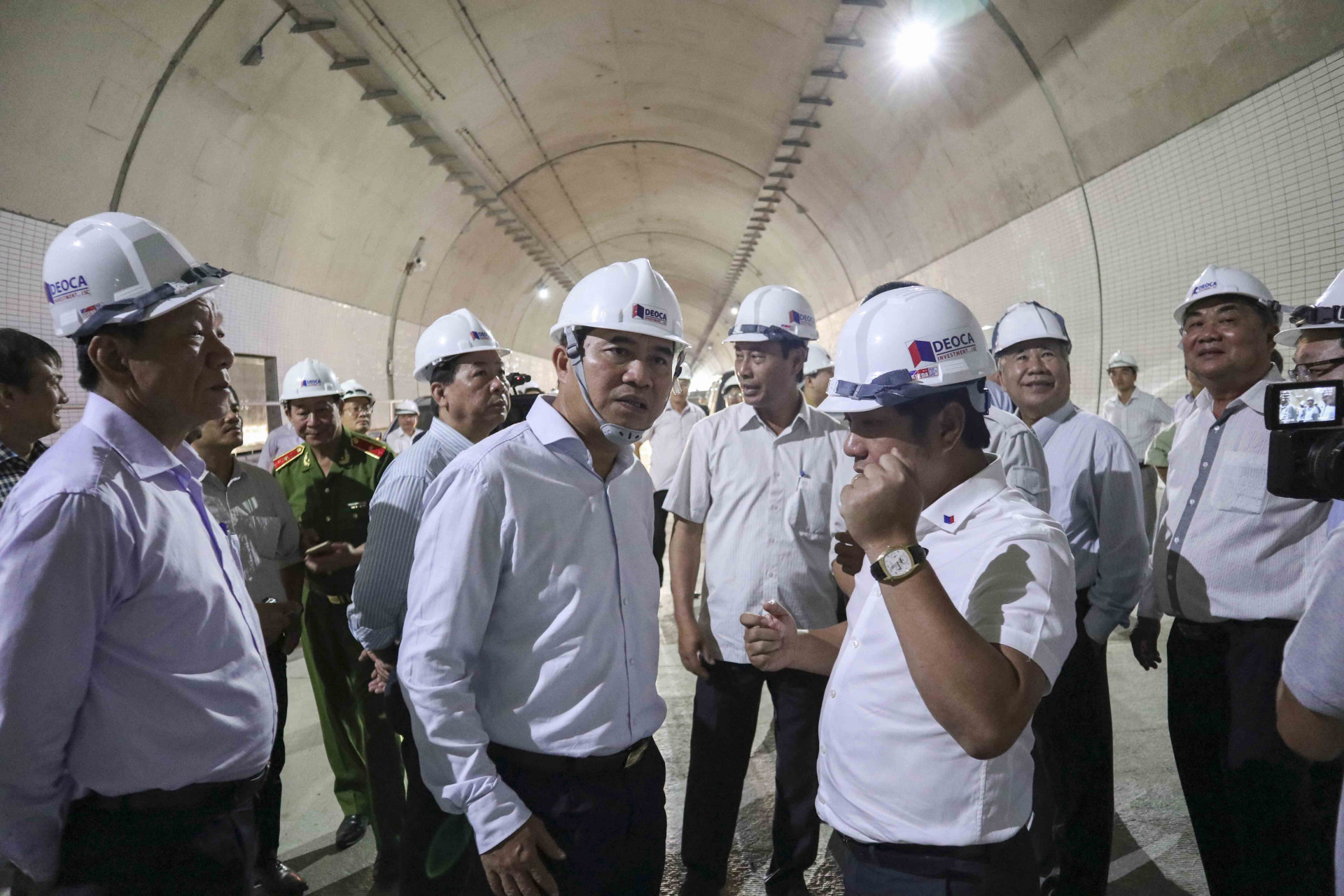 Ông Lê Quang Hùng - Thứ trưởng Bộ Xây dựng kiểm tra thực tế tại hầm đèo Cả