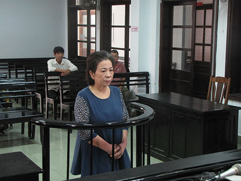 Mở tiệm hớt tóc để chứa mại dâm