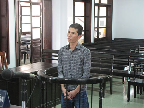 Bán ma túy giấu trong gói thuốc lá