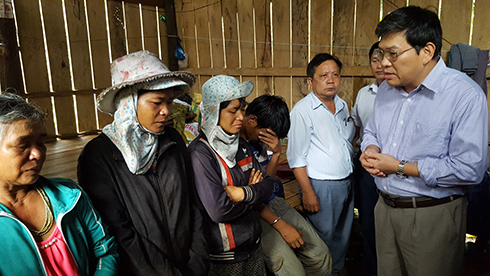 Lãnh đạo tỉnh Khánh Hòa thăm, hỗ trợ gia đình người bị nạn trong vụ nổ