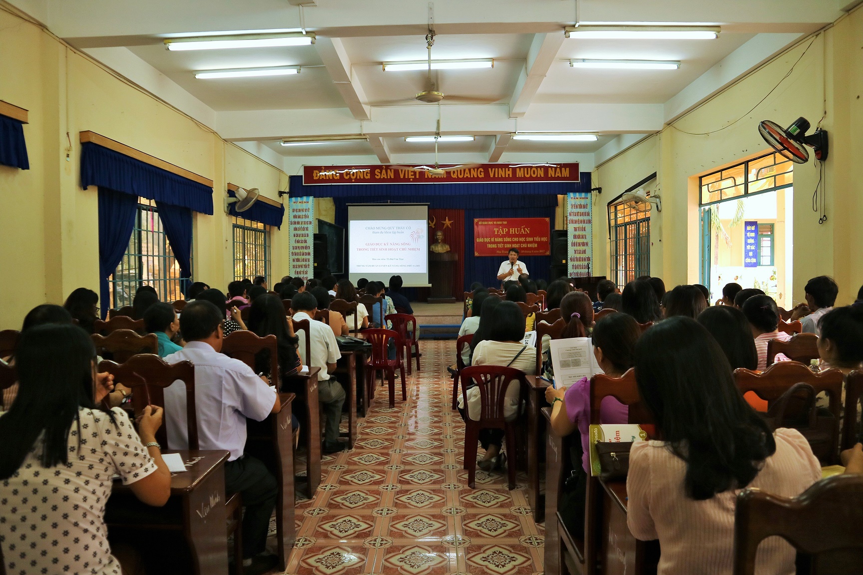 Tập huấn giáo dục kỹ năng sống cho học sinh tiểu học