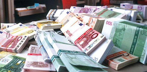 Tỷ giá ngoại tệ ngày 18/8: USD tăng trong bất ổn