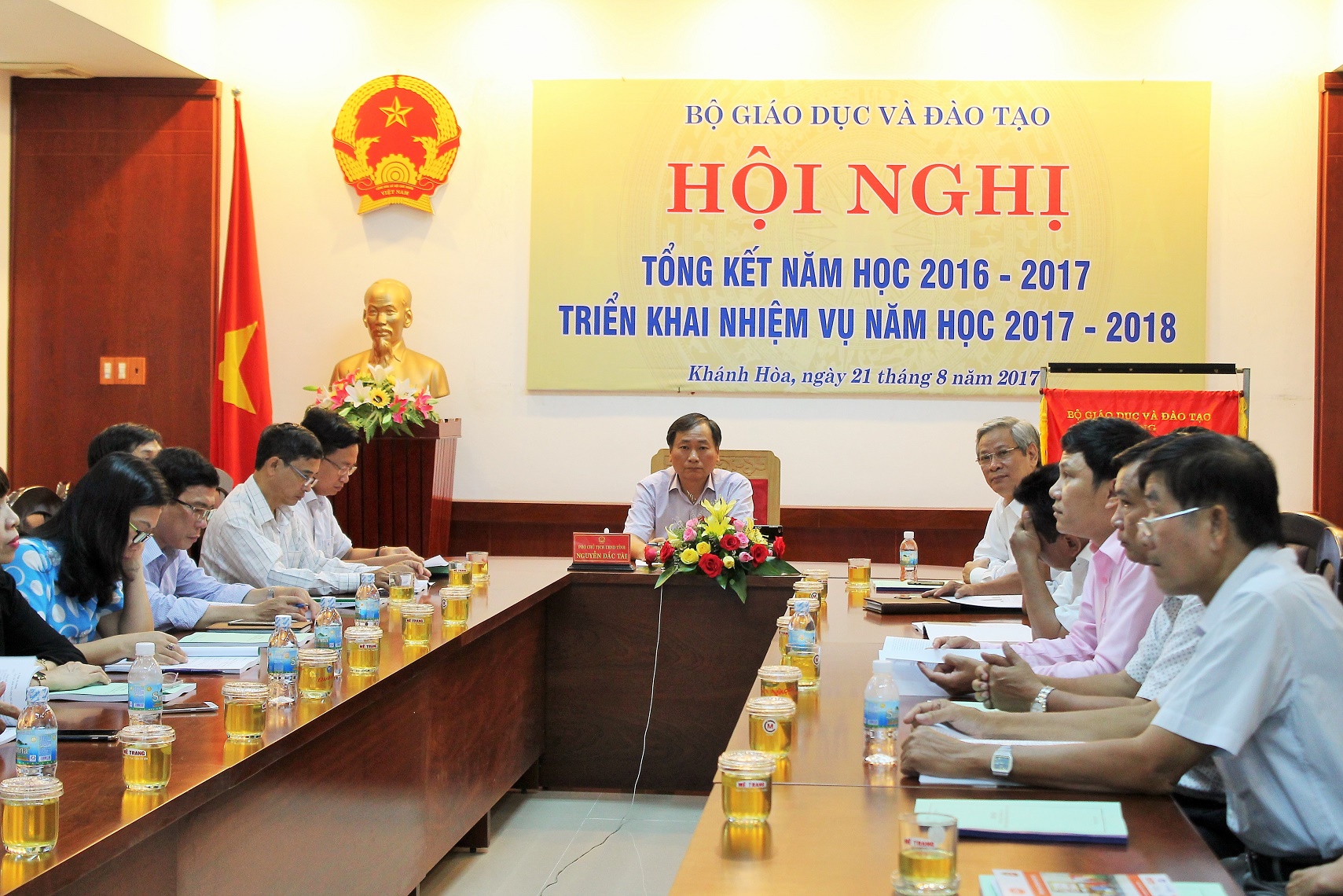 Sở Giáo dục và Đào tạo Khánh Hòa nhận cờ thi đua xuất sắc