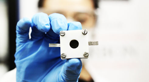 Úc chế tạo pin Zinc-air thay thế pin lithium-ion