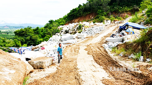 Nham nhở Hòn Chuông