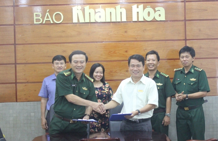 Báo Khánh Hòa và Bộ Chỉ huy Bộ đội Biên phòng tỉnh ký kết hoạt động tuyên truyền