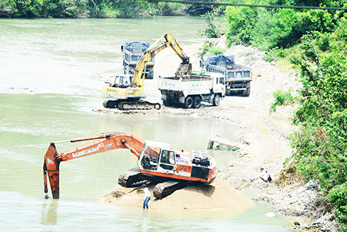 Cần kiểm tra việc khai thác cát tại xã Cầu Bà