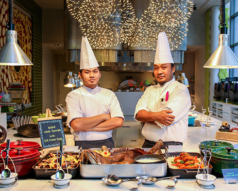 Hai đầu bếp Mohd Fauzi và Hasrin sẽ thể hiện các món ăn truyền thống Malaysia