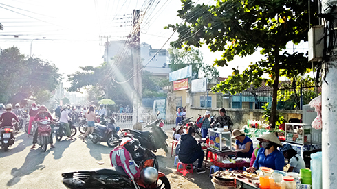 Hàng rong vây trường học