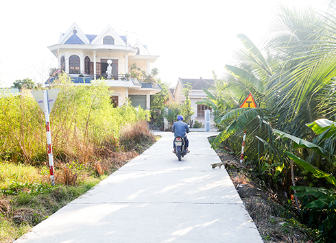 Đường sá khang trang tại xã Diên Toàn, 1 trong 9 xã hoàn thành nông thôn mới trong năm 2017