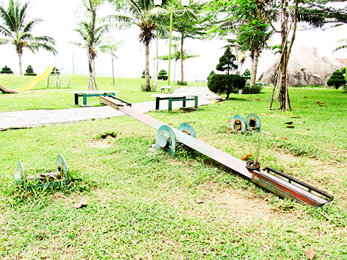 Lãng phí đồ chơi ở công viên