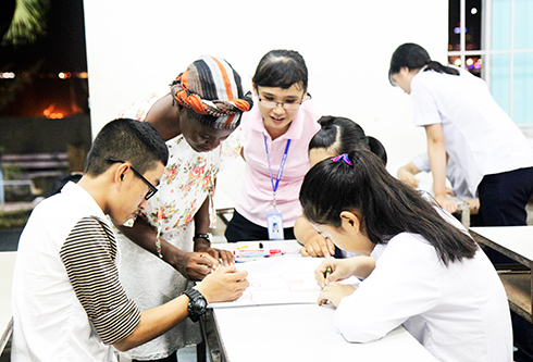 Lớp học tiếng Anh miễn phí cho học sinh nghèo